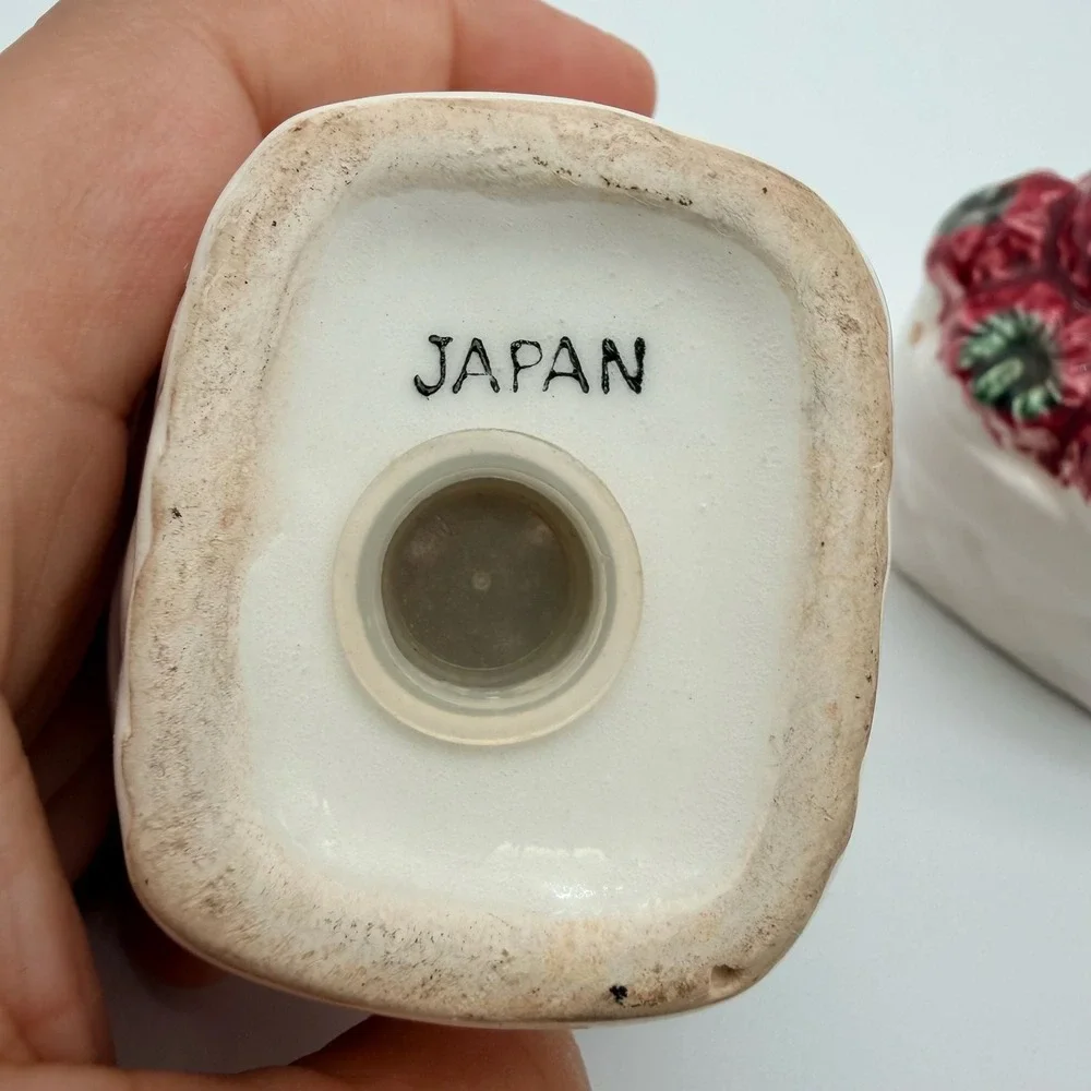 Vintage Japan Ceramic Strawberry Basket Salt and Pepper Shakers‎ Set Red Green